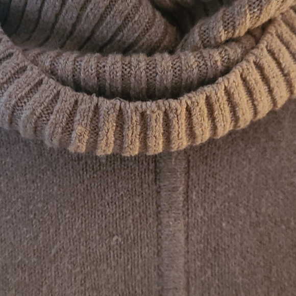 Sweater - Picture 2 of 5